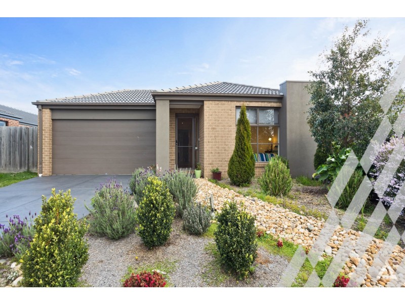 16 Shakespeare Court, Drouin VIC 3818