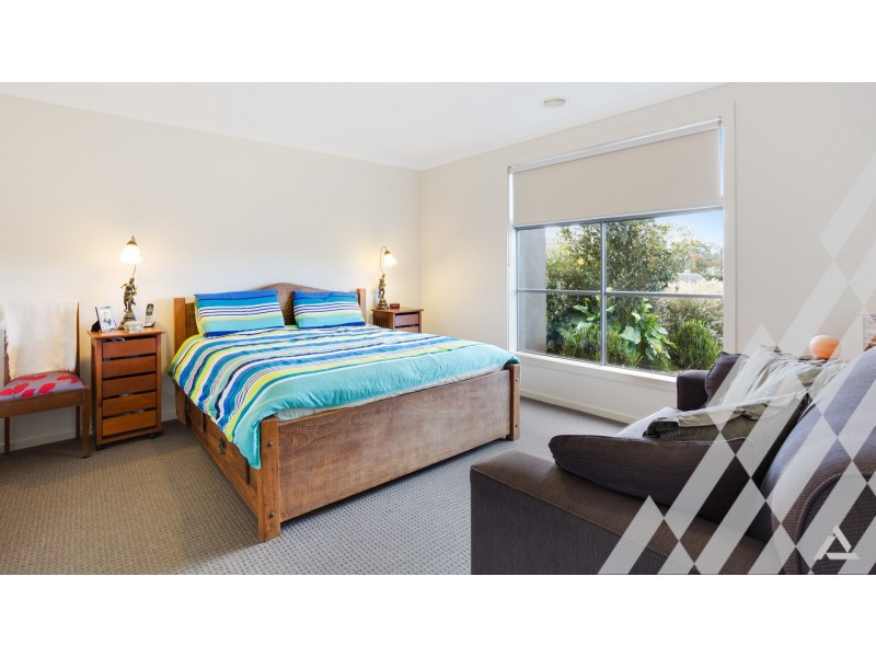 16 Shakespeare Court, Drouin VIC 3818