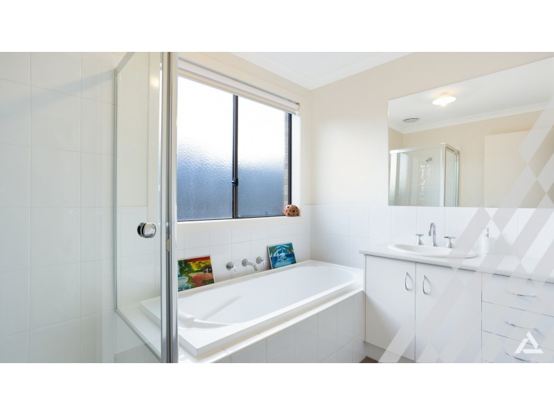 16 Shakespeare Court, Drouin VIC 3818