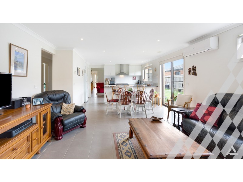 16 Shakespeare Court, Drouin VIC 3818