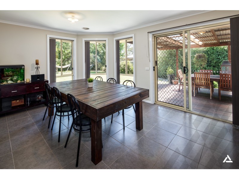 6 Folkstone Court, Drouin VIC 3818