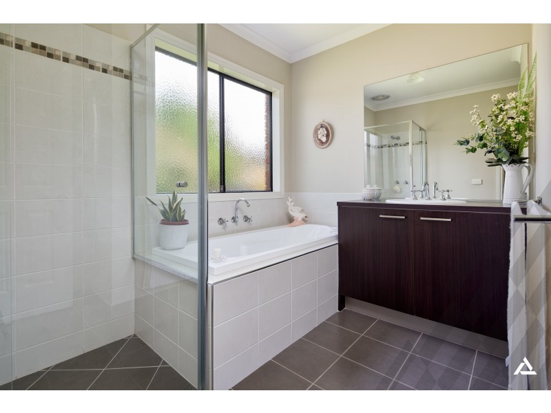 2 Oberon Place, Drouin VIC 3818