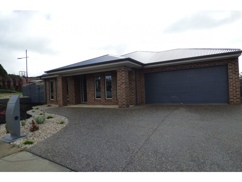 18 Sandstock Drive, Warragul VIC 3820