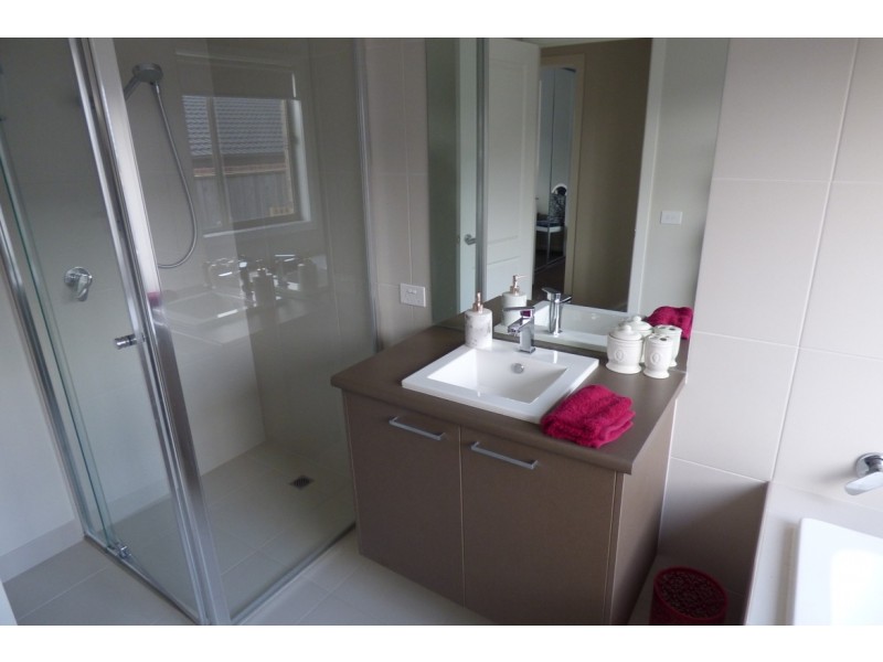 18 Sandstock Drive, Warragul VIC 3820