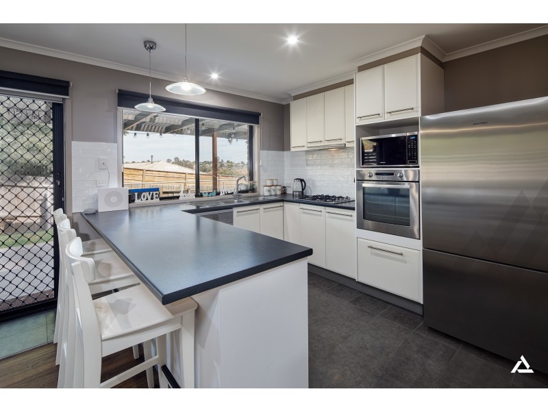 12 Walker Drive, Drouin VIC 3818