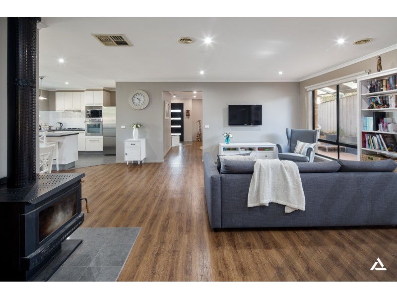 12 Walker Drive, Drouin VIC 3818