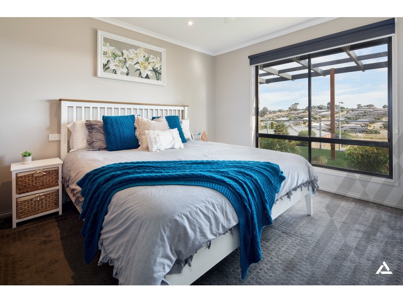12 Walker Drive, Drouin VIC 3818