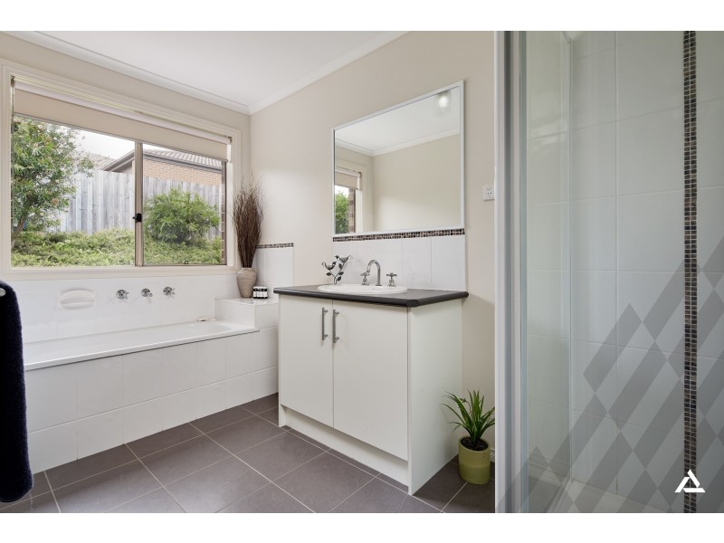 12 Mayfair Drive, Drouin VIC 3818