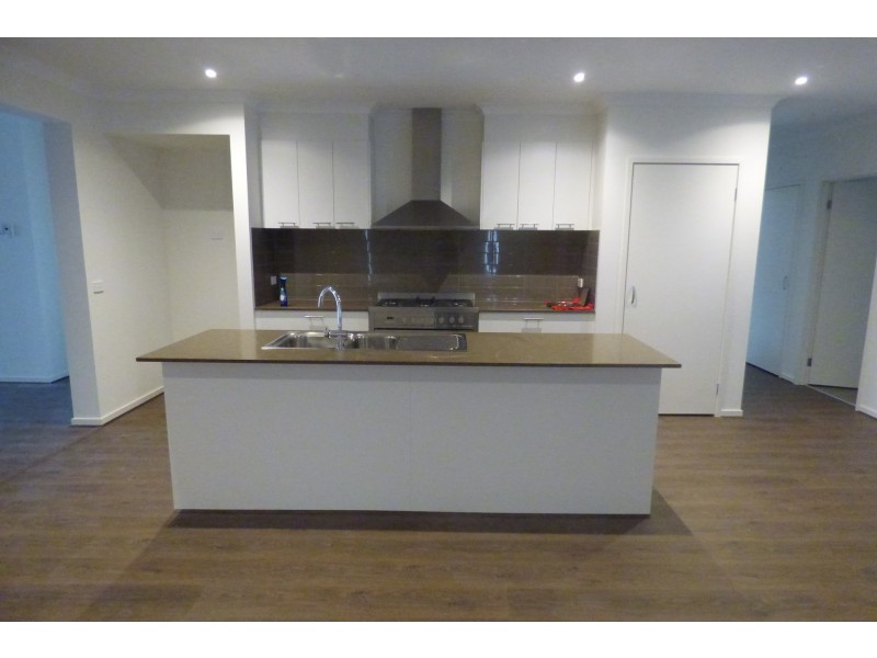 30 Sunnybrook Avenue, Warragul VIC 3820