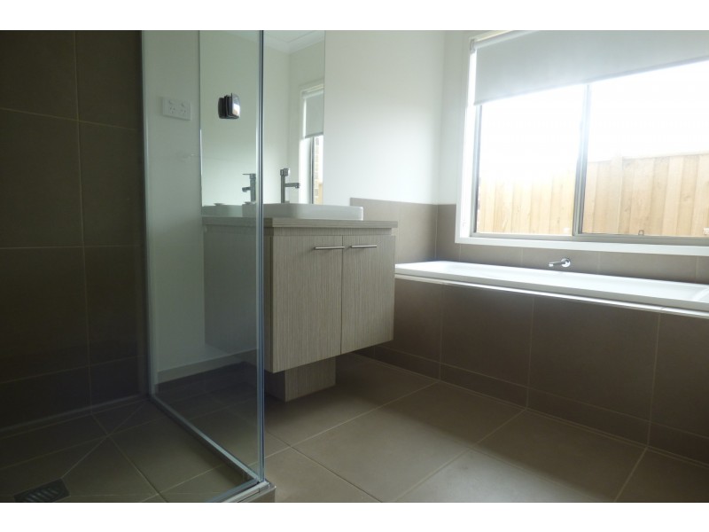 30 Sunnybrook Avenue, Warragul VIC 3820