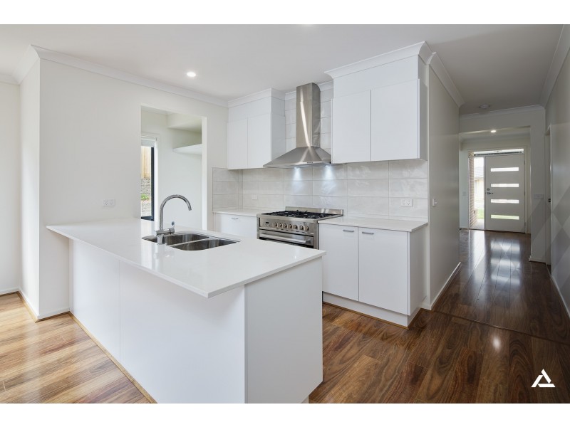 14 Redleaf Avenue, Warragul VIC 3820