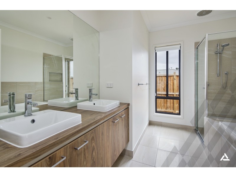 14 Redleaf Avenue, Warragul VIC 3820