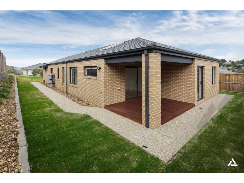14 Redleaf Avenue, Warragul VIC 3820