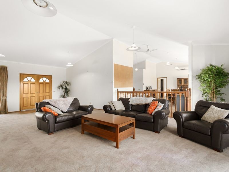 18 Greenland Drive, Drouin VIC 3818