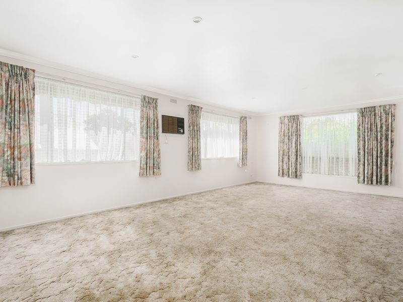 10 Lampard Road, Drouin VIC 3818