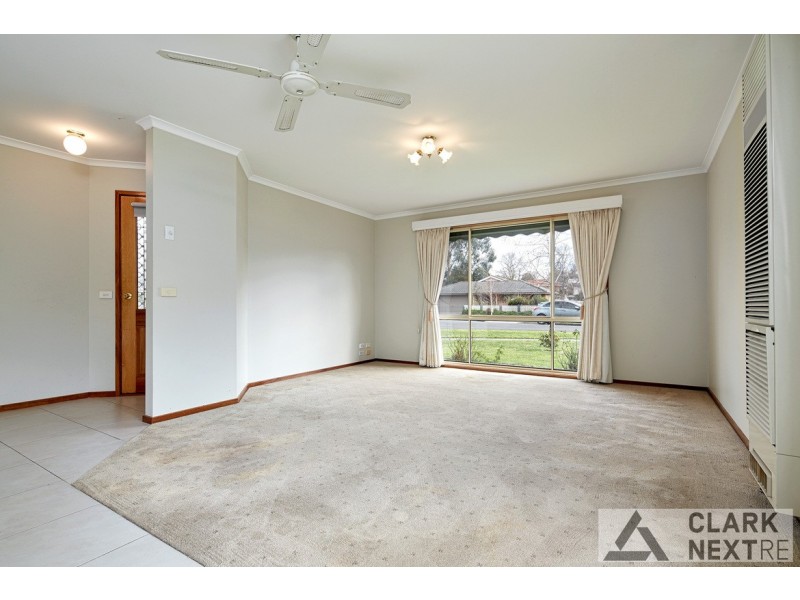 2/2 Janette Close, Warragul VIC 3820