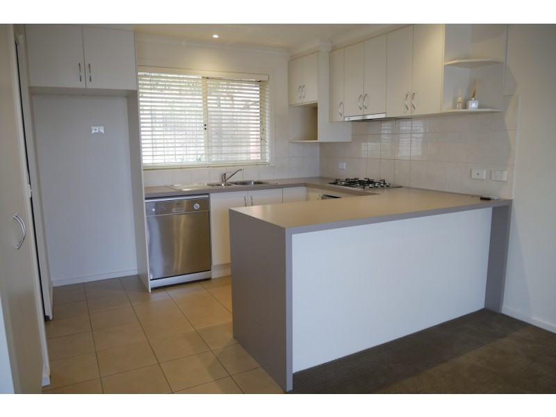 2/20-22 Lampard Road, Drouin VIC 3818