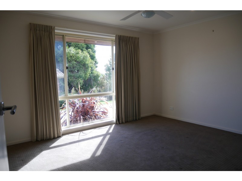 2/20-22 Lampard Road, Drouin VIC 3818