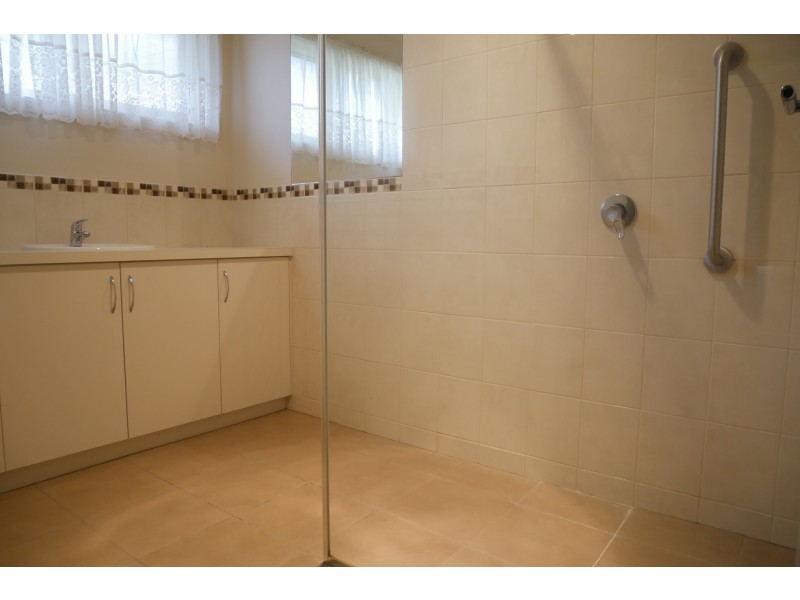 2/20-22 Lampard Road, Drouin VIC 3818