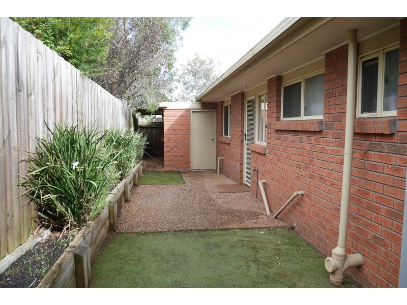 2/20-22 Lampard Road, Drouin VIC 3818