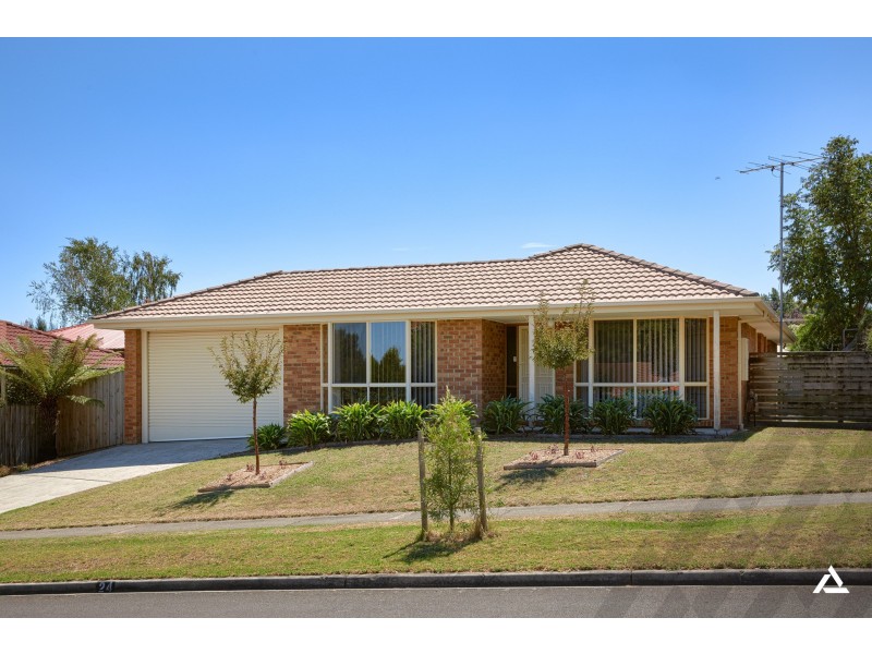 24 Adam Court, Drouin VIC 3818