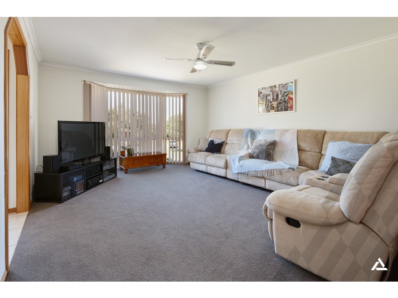 24 Adam Court, Drouin VIC 3818