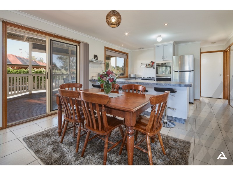 24 Adam Court, Drouin VIC 3818