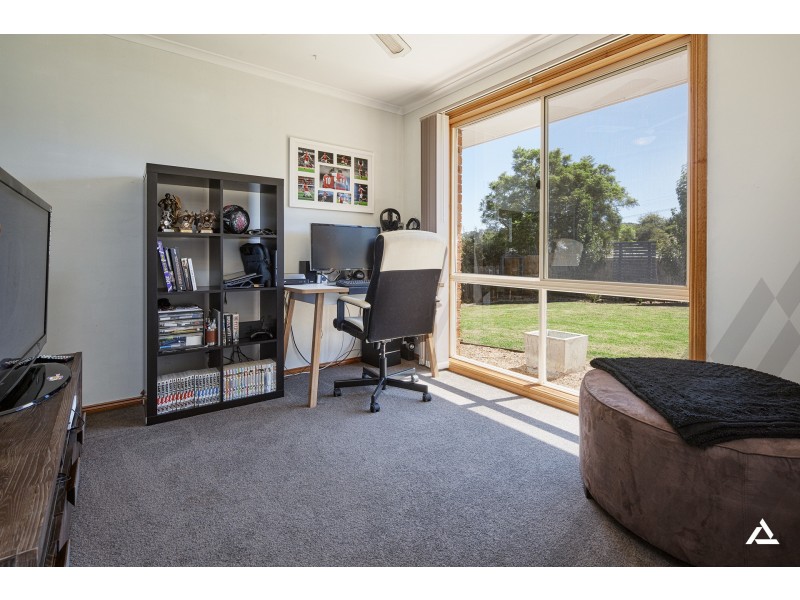 24 Adam Court, Drouin VIC 3818