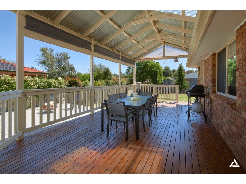 24 Adam Court, Drouin VIC 3818