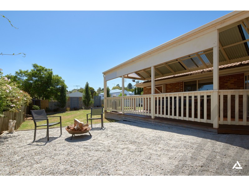 24 Adam Court, Drouin VIC 3818