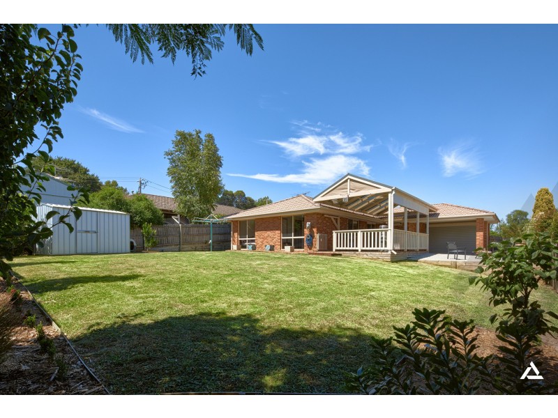 24 Adam Court, Drouin VIC 3818