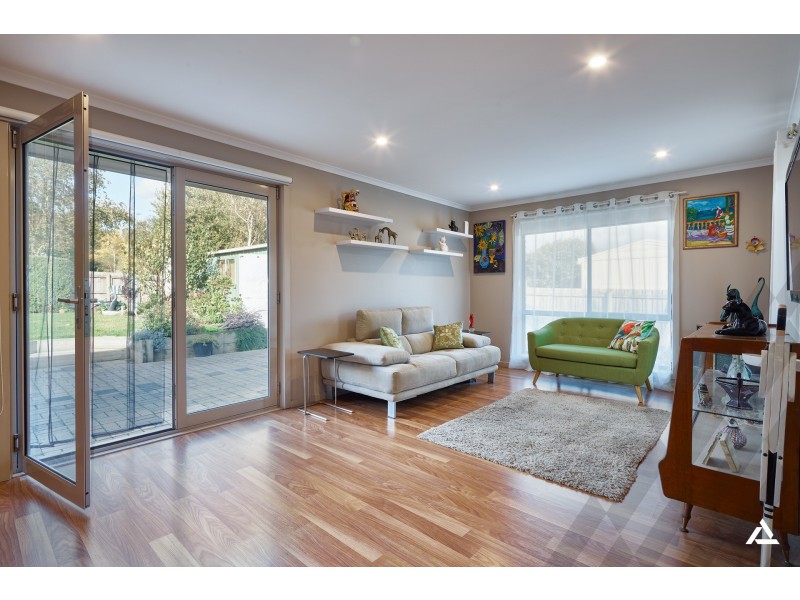 24 Boronia Street, Drouin VIC 3818