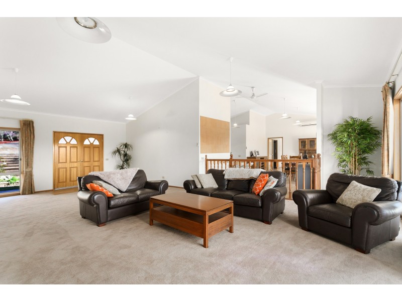 18 Greenland Drive, Drouin VIC 3818
