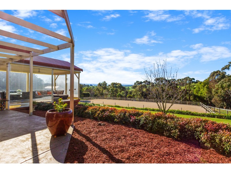 18 Greenland Drive, Drouin VIC 3818