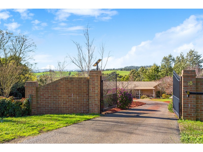 18 Greenland Drive, Drouin VIC 3818