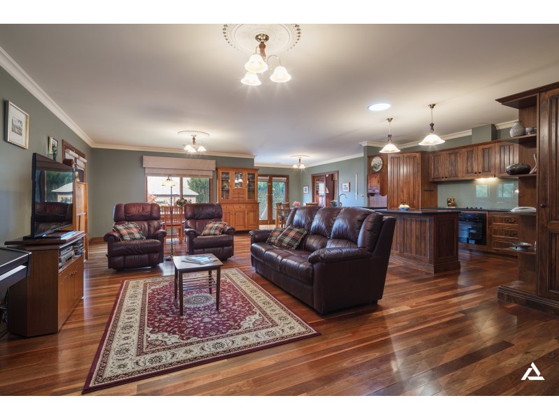 12 Arthurs Drive, Warragul VIC 3820