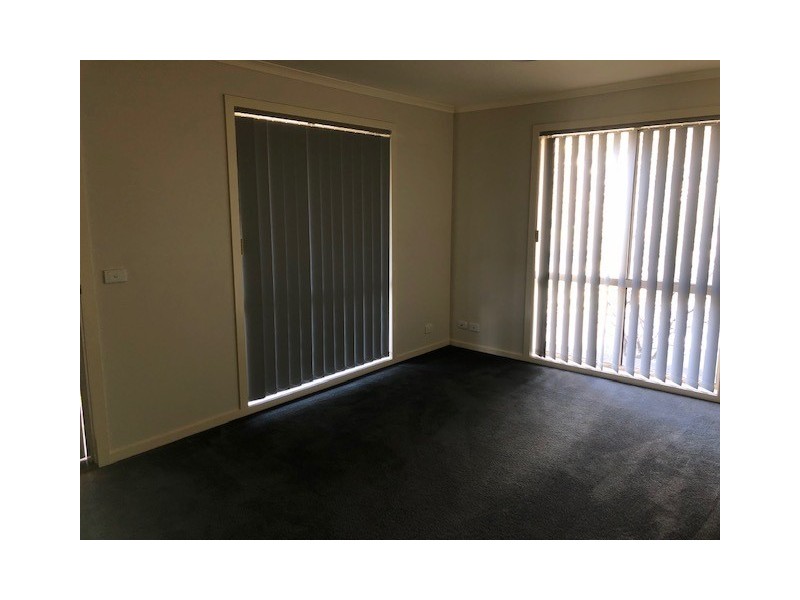 1/11 Calway Street, Drouin VIC 3818