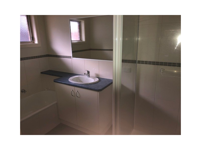 1/11 Calway Street, Drouin VIC 3818