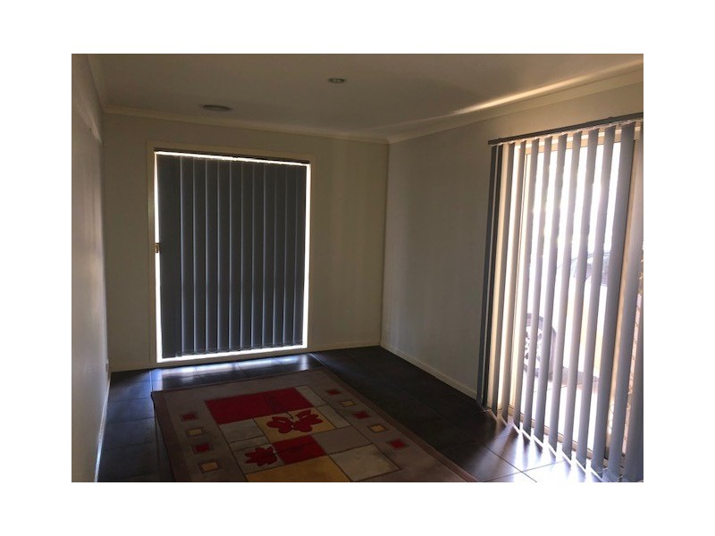 1/11 Calway Street, Drouin VIC 3818