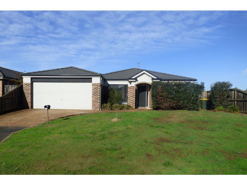 33 Lyndhurst Square, Drouin VIC 3818