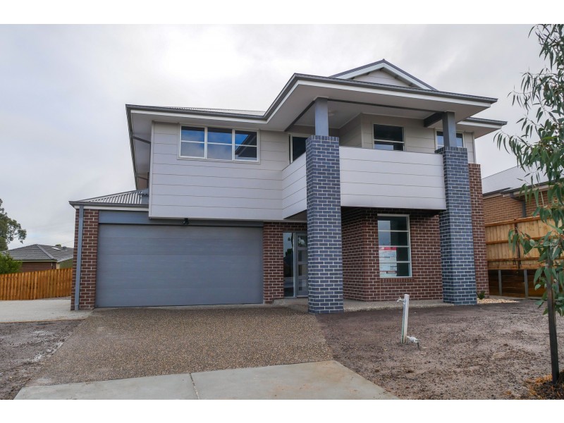 10 Kirkstall Close, Garfield VIC 3814