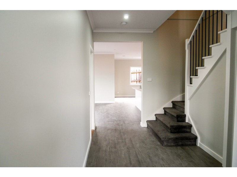 10 Kirkstall Close, Garfield VIC 3814