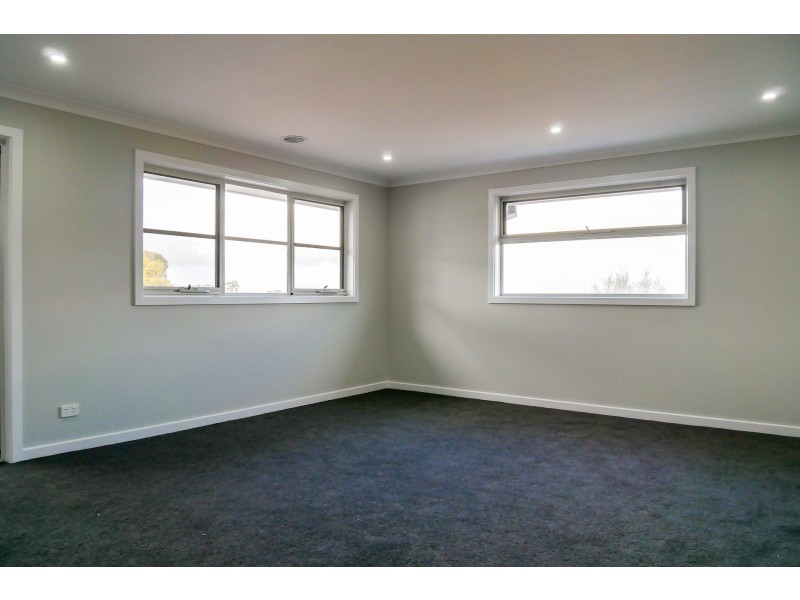 10 Kirkstall Close, Garfield VIC 3814