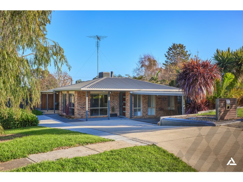 8 Bright Court, Drouin VIC 3818