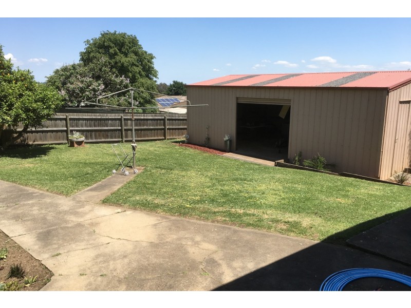 4 Armstrong Avenue, Drouin VIC 3818