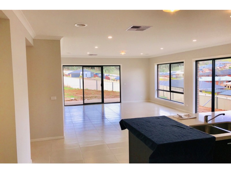 13 Waterford Court, Drouin VIC 3818