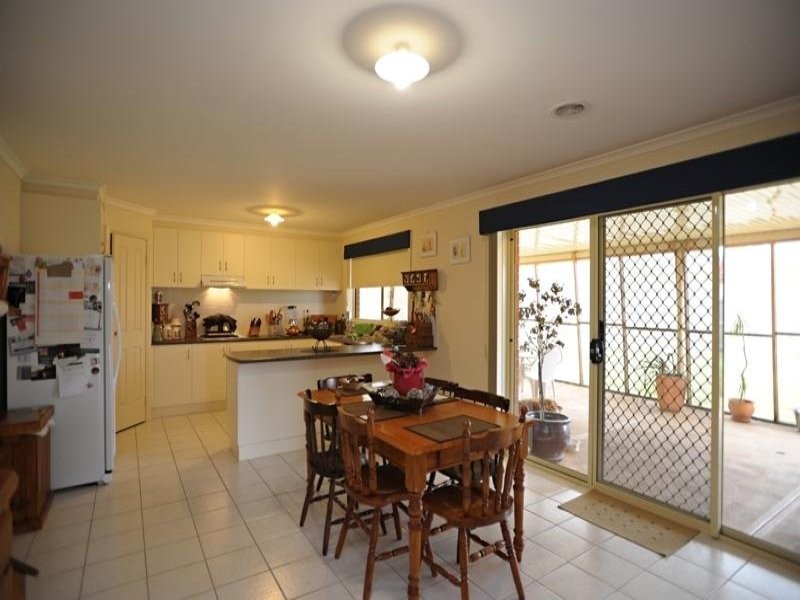 16 Hamilton Drive, Warragul VIC 3820