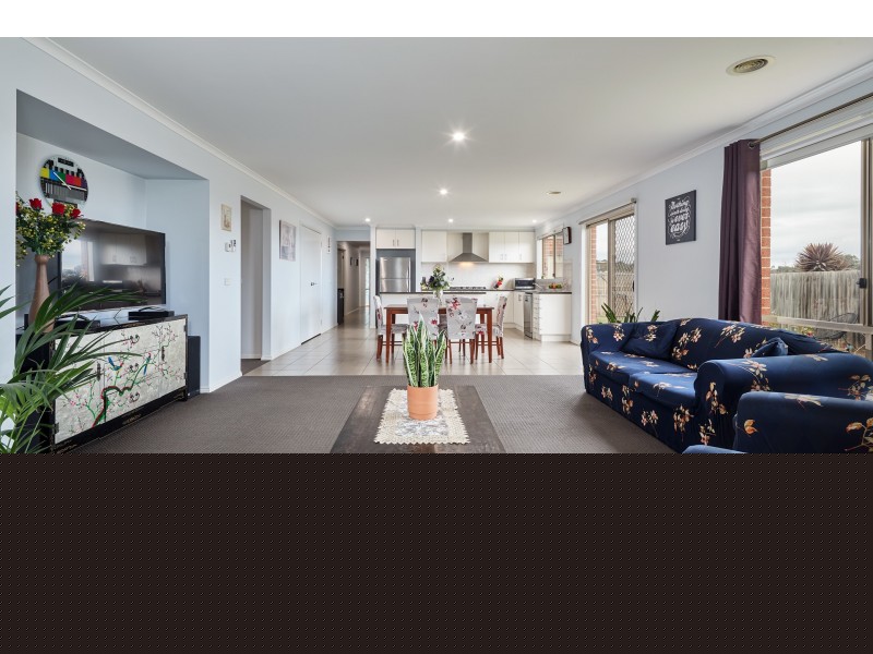 9 Wordsworth Court, Drouin VIC 3818