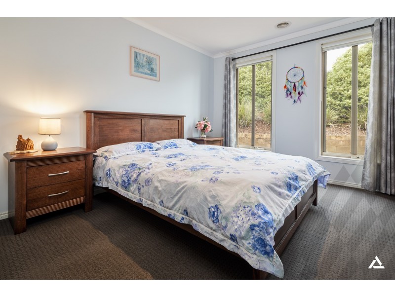 9 Wordsworth Court, Drouin VIC 3818