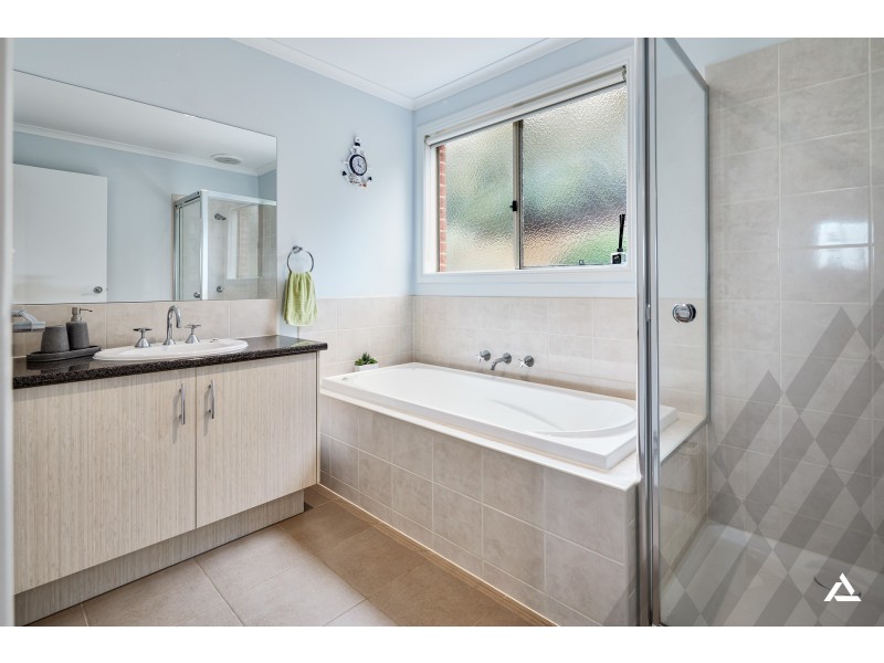 9 Wordsworth Court, Drouin VIC 3818